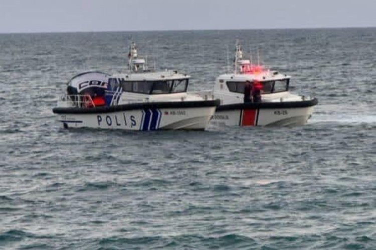 Mersin'de iki ayrı paraşüt kazası: Biri direğe takıldı, diğeri denize düştü