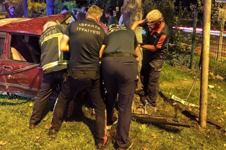 Ağaca çarpan Tofaş otomobilin sürücüsü yaşamını yitirdi