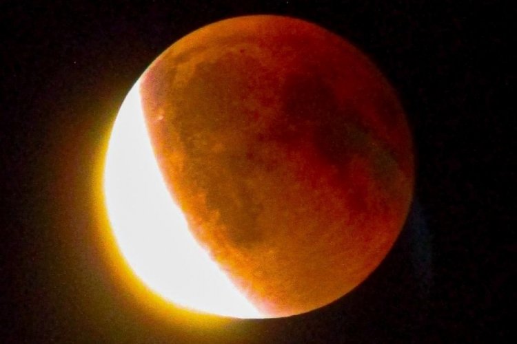 Kanlı Ay tutulması Bursa'da görsel şölen yarattı!