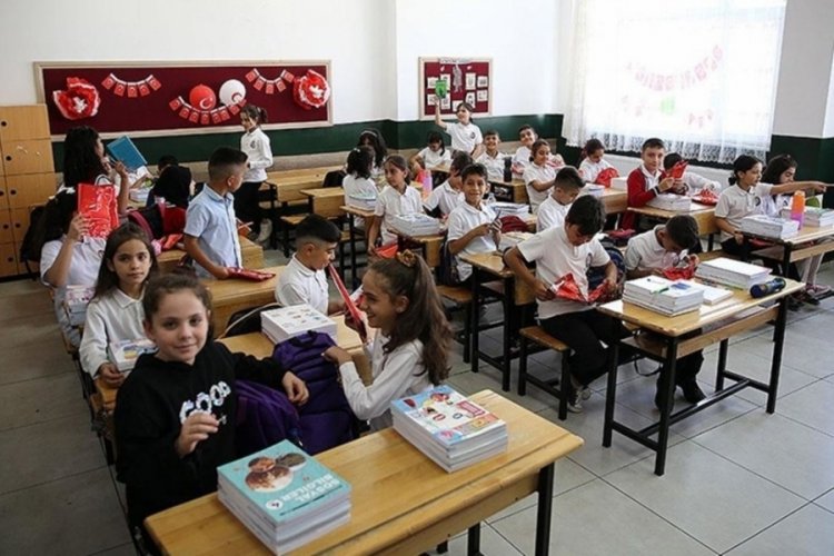 18 milyon öğrenci ders başına! Yeni eğitim yılı fidanla açılıyor