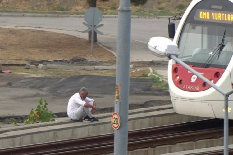 Tramvay üst geçidinde şaşkına çeviren anlar
