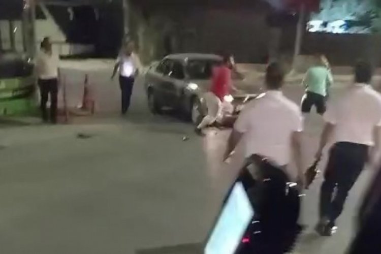Darp edilen kadını halk otobüsü şoförleri kurtardı