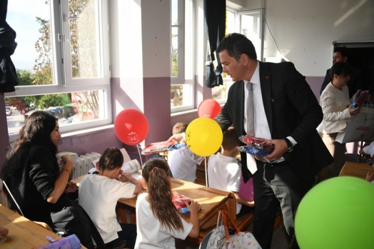 Miniklerin ilk ders heyecanına Başkan Aydın eşlik etti