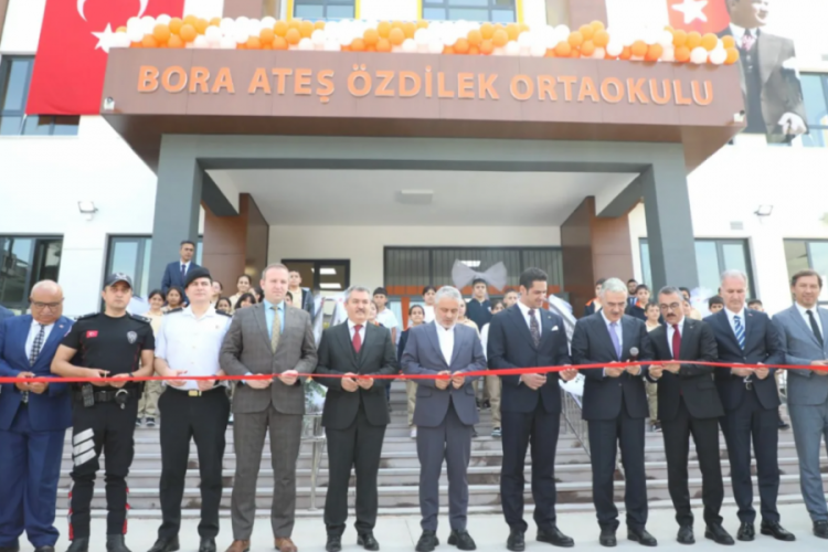 İnegöl'de hem yeni eğitim öğretim yılı hem yeni okul birlikte açıldı