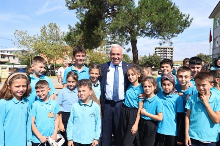 Başkan Şadi Özdemir'den "Okula hoş geldin" hediyesi 