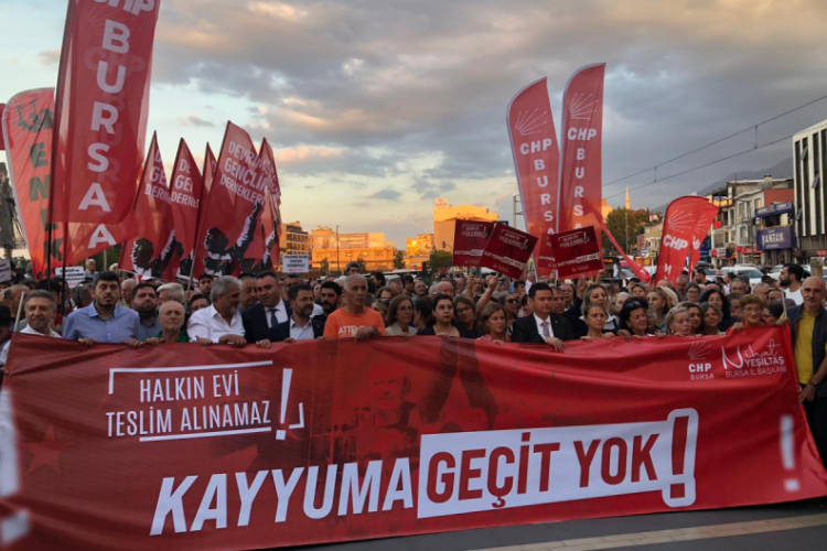 CHP Bursa İl Başkanlığı örgütü: "Kayyuma geçit vermeyeceğiz"