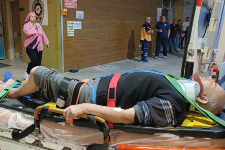 Bursa'da iki araç kafa kafaya çarpıştı! Çok sayıda yaralı var...
