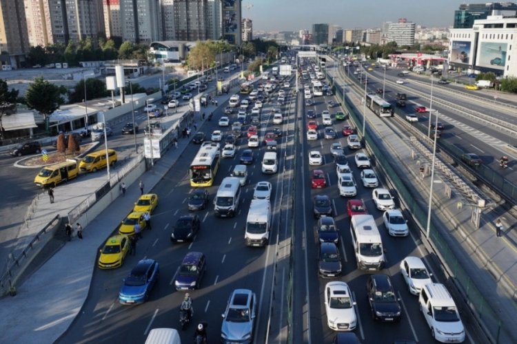 İstanbul'da yeni eğitim öğretim yılının ikinci gününde trafik yoğunluğu