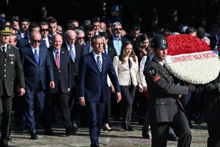 Özgür Özel başkanlığındaki CHP heyetinden Anıtkabir ziyareti 