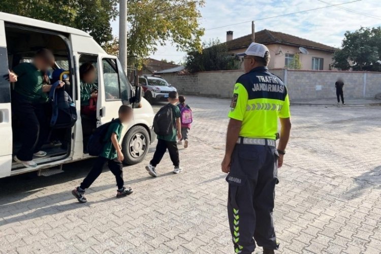 Bursa'da Jandarma ekiplerinden "Huzurlu Okul Önleri" ve "Huzurlu Sokaklar" denetimi!&nbsp;