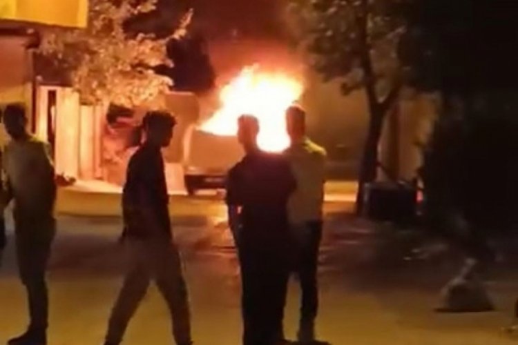 Tofaş alev topuna döndü, vatandaşlar yangını film izler gibi izledi