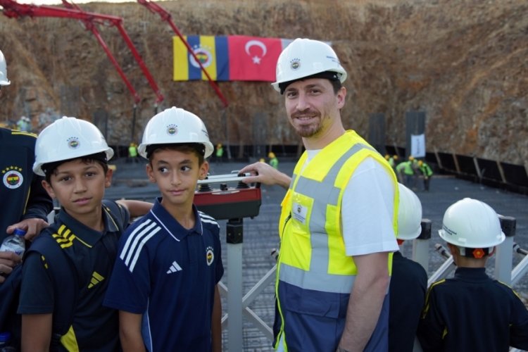 Fenerbahçe Futbol Akademisi Projesi'nin tanıtım töreni yapıldı