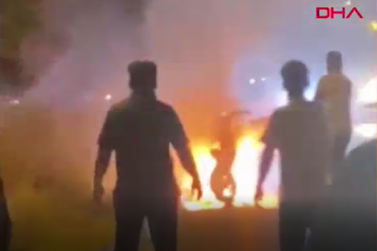 Bursa'da vatandaştan örnek hareket! Kırık bacağına aldırış etmeden müdahale etti...