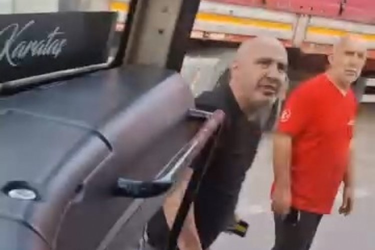Bursa'da trafikte gergin anlar! Küfürler havada uçuştu