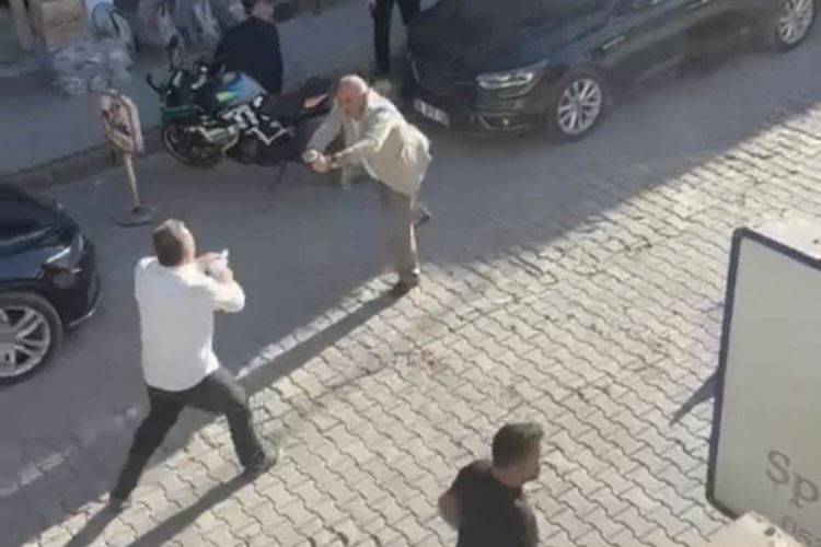 Eski ilçe başkanı silahlı kavgada can verdi! Olay anı anbean kamerada...