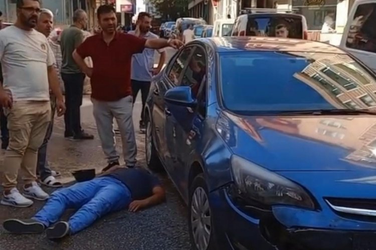 Bursa'da otomobil ile motosiklet çarpıştı! Sürücü yere savruldu...