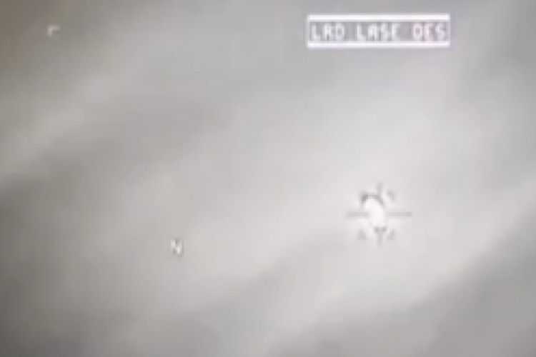 Bir füzenin UFO'ya çarptığı anlar gösterildi