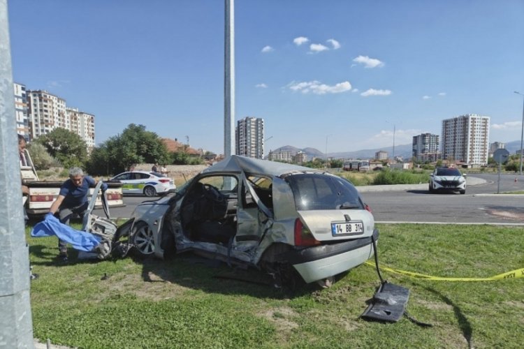 Kayseri'de otomobiller çarpıştı: 2 ölü, 2 yaralı
