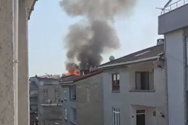 Avcılar'da bir binanın çatısında çıkan yangın 3 binaya sıçradı
