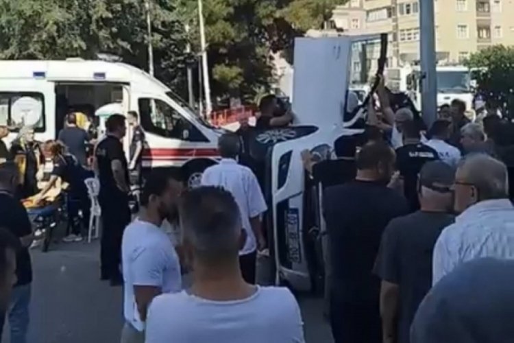 Araca giren arı, kazaya yol açtı: 2 yaralı
