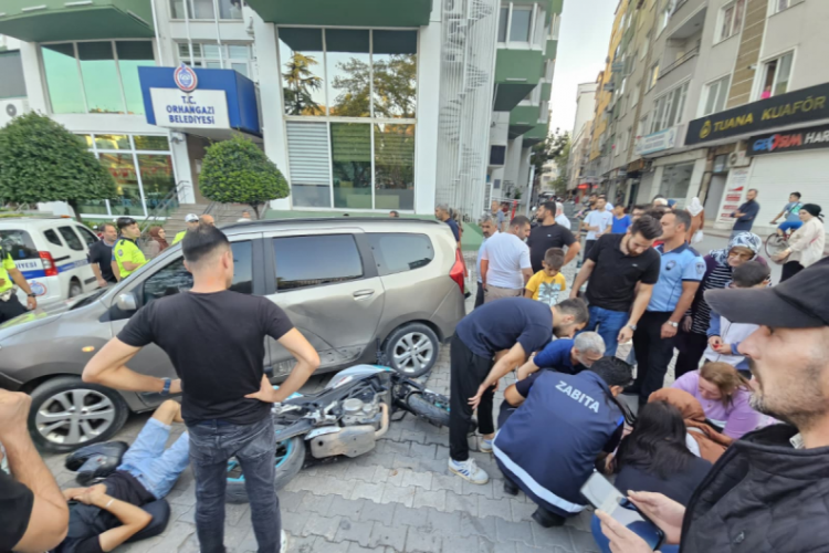 Bursa'da motosiklet çocuğa çarptı! O anlar kamerada...