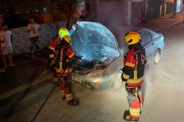 Bandırma'da araç yangını söndürüldü