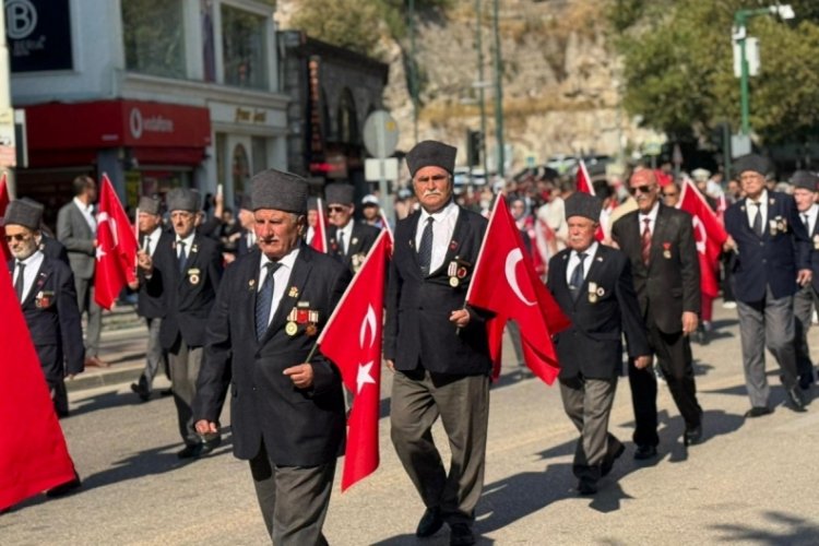 Bursa'nın kurtuluşu için coşkulu kortej yürüyüşü!