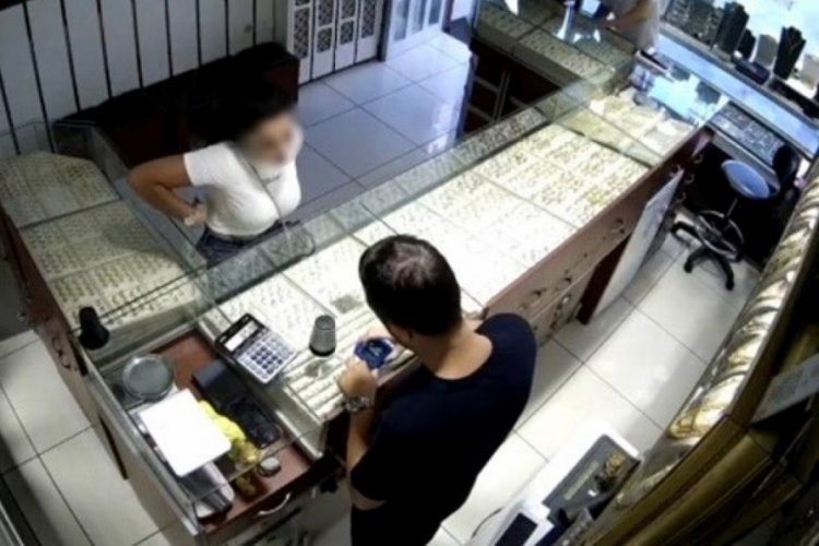 QR'la ödeme ekranına girerken şifreyi gördü, hesabı boşaltıp kuyumcuya koştu