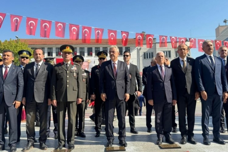 Bursa'nın kurtuluşunda çelenk takdimi!
