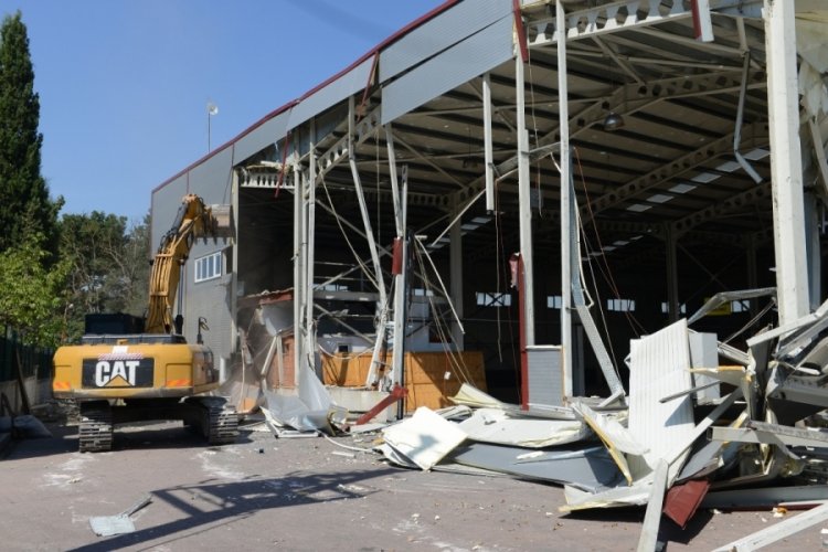 Bursa'da o mahallede 3 iş yeri yıkıldı!