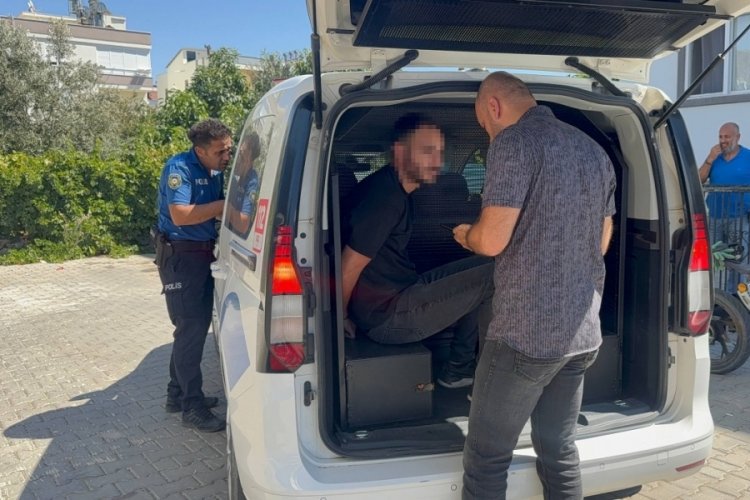 Ailesiyle yolda yürüyen adamı bacaklarından vuran şüpheli adliyeye sevk edildi