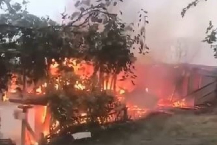 O ilimizde yangın paniği! 4 ev kül oldu...