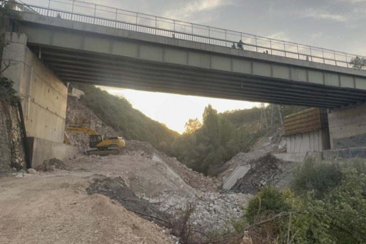 Bilecik'te Hamsu Köprüsü trafiğe kapatıldı
