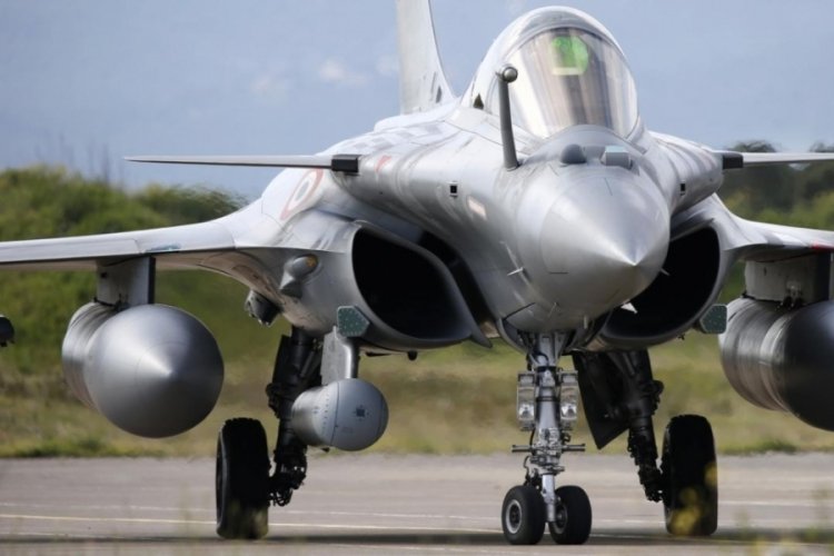 Fransa, Polonya'daki NATO hava savunmasını güçlendirmek için Rafale savaş uçağı gönderiyor 