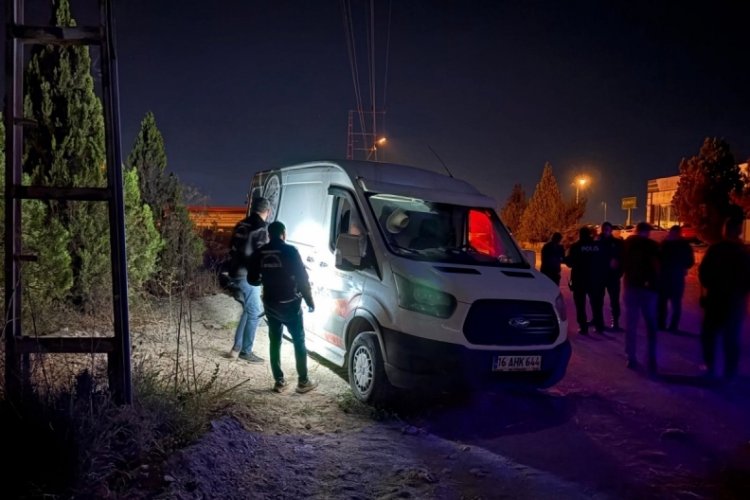 Arabasını kurtarmaya çalışıyordu! Başından saçma ile vuruldu...