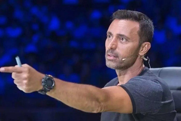  Tepkiler sonrası Mustafa Sandal sahneye çıkıp özür diledi 
