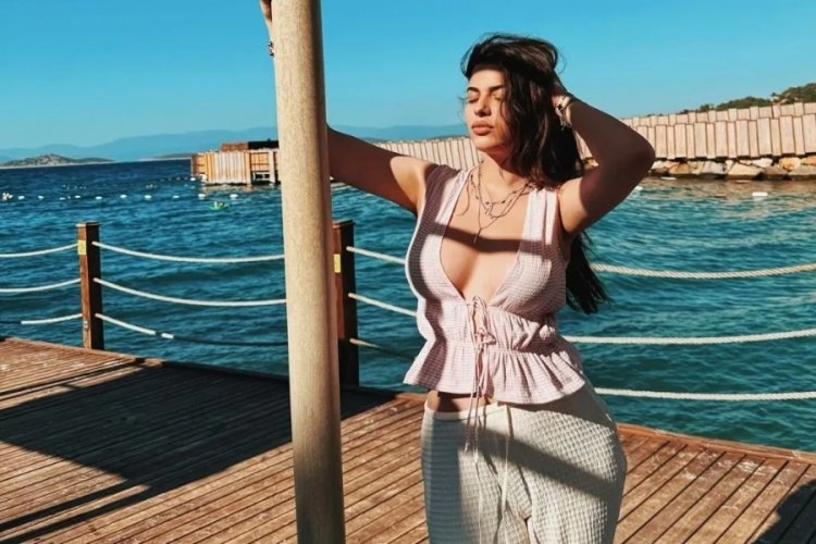 Derin Talu sevgilisiyle denize girdi! Tatil pozu gündem oldu