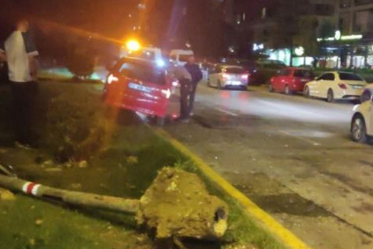Alkollü sürücü yayalara çarptı: Ölü ve yaralılar var