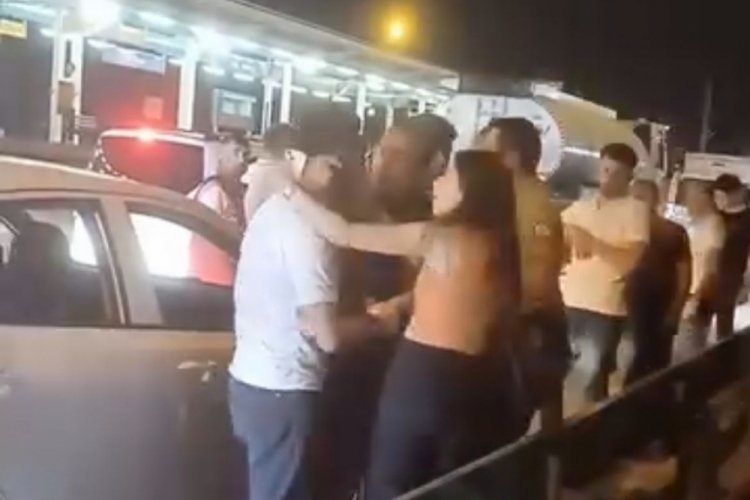 Bursa'da 'yol verme' kavgası! Trafiği kilitlediler