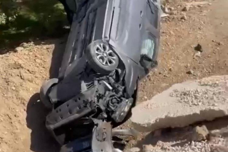 Bursa'da hava yastığı sürücüyü kurtardı! Tarlaya uçtu...