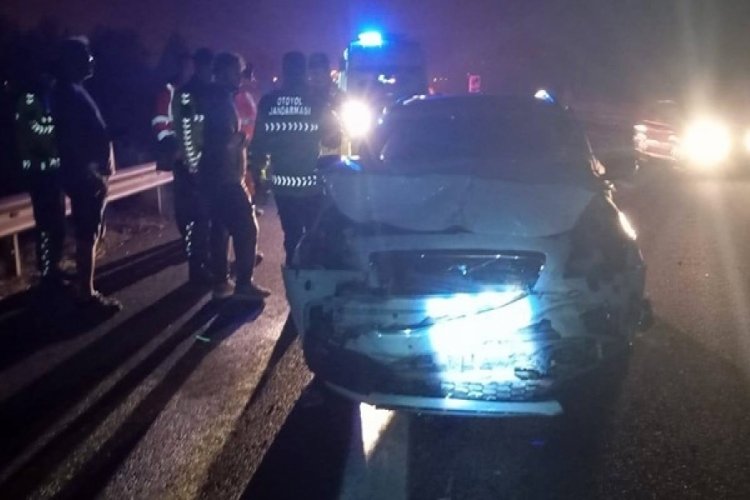 TEM'de tıra çarpan otomobil hurdaya döndü: 1 yaralı