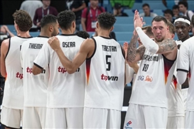 EuroBasket 2025'te ilk finalist belli oldu! 