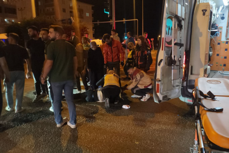 Bursa'da korkutan kaza! Yola savrulan şahıs yaralandı...