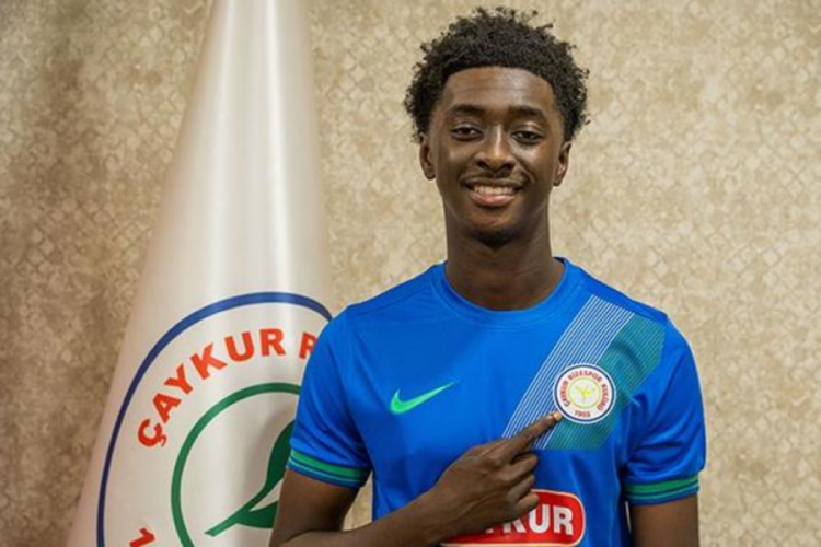Çaykur Rizespor, Jesurun Rak-Sakyi'yi transfer etti
