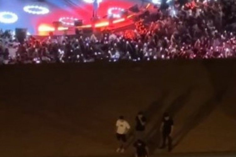 Özel güvenlik görevlileri, konseri kaçak izleyen genci çatıdan aşağı attı