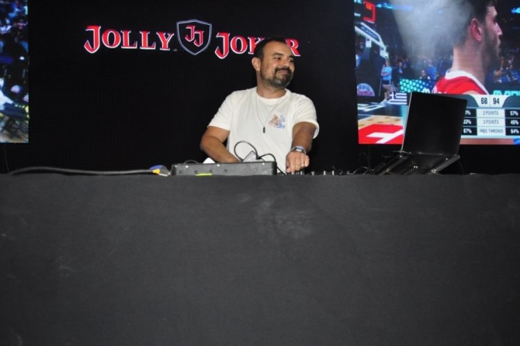 Jolly Joker Bursa 90'lar gecesiyle yeni sezonu açtı