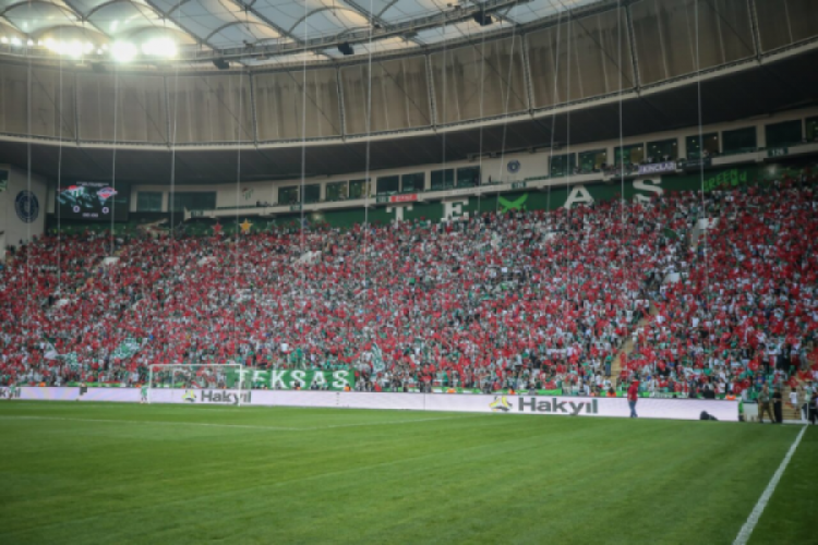 Bursaspor, Arnavutköy Belediyesi FSK'yı ağırlayacak! Hedef 4'te 4