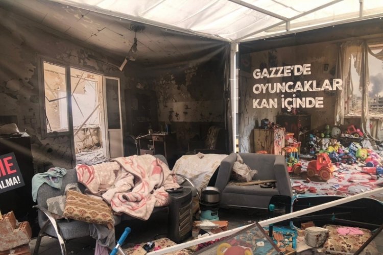 Bursa'da enkaz ve kanlı oyuncaklar! Gazze'nin dramı gözler önüne serildi... 