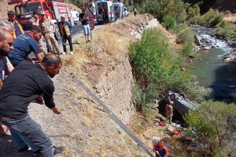 Tunceli'de araç uçuruma yuvarlandı: 3 yaralı