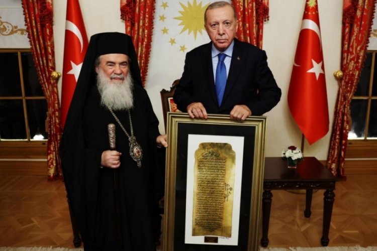 Cumhurbaşkanı Erdoğan, Kudüs Rum Ortadoks Patriğini kabul etti